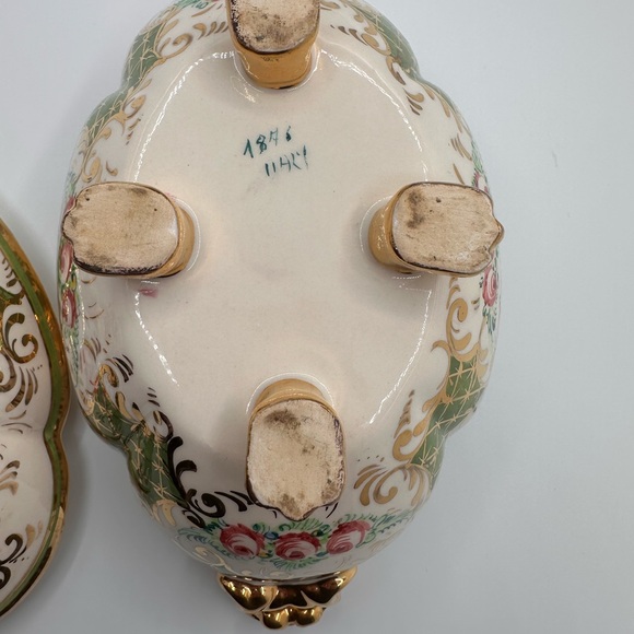 Porcelain Tureen with Gold and Floral Design - Picture 4 of 4